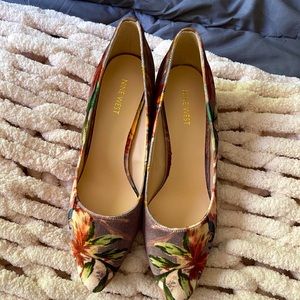 Gorgeous Nine West Velvet Heels 👠